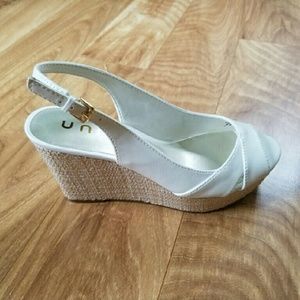 UNISA White Wedges